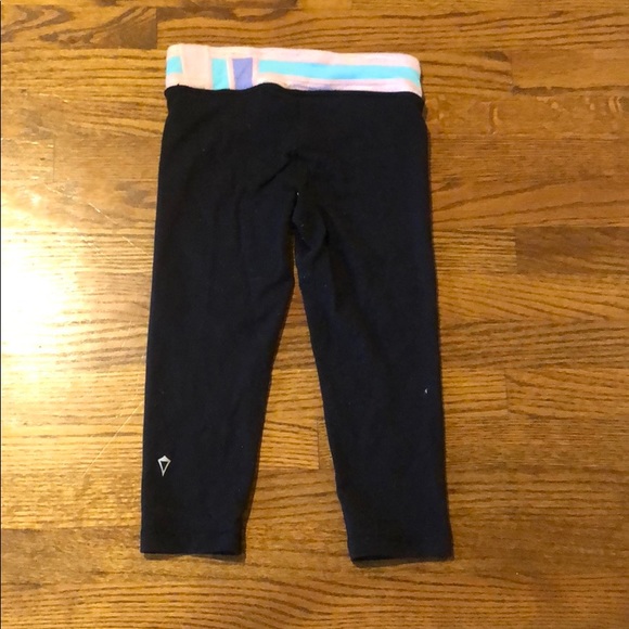 black with colorful waistband cropped leggings - Picture 2 of 3